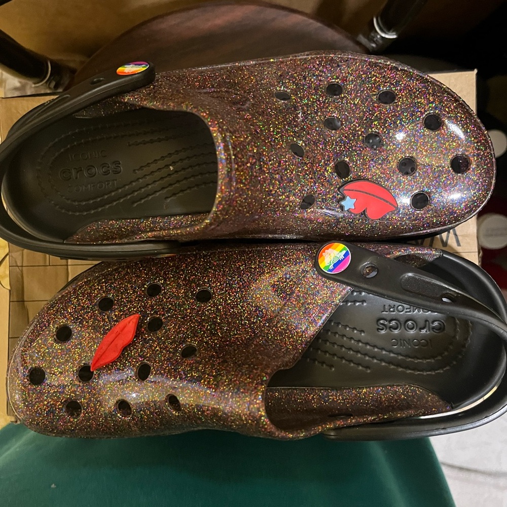 Crocs💜Size 7💜 - Picture 3 of 15
